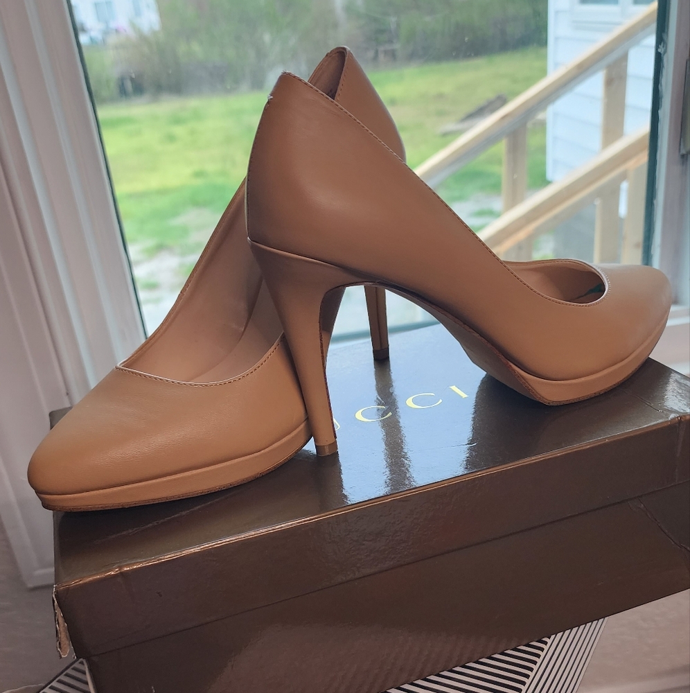 Nine West Tan Heels Classic Stiletto Design